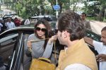 Saif Ali Khan, Kareena Kapoor leave for Pataudi on 17th Oct 2012 (4).JPG