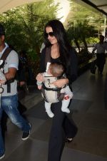 Celina Jaitley snapped with her twins at airport in Mumbai on 18th Oct 2012 (33).JPG