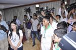 Juhi Chawla at Indo-Pak students exchange program in Malabar Hill, Mumbai on 19th Oct 2012 (2).JPG
