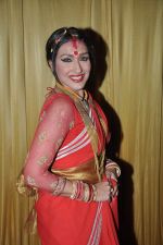 Rituparna Sengupta at DN Nagar durga pooja in Andheri, Mumbai on 20th Oct 2012 (66).JPG