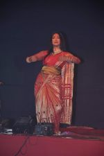 Rituparna Sengupta at DN Nagar durga pooja in Andheri, Mumbai on 20th Oct 2012 (72).JPG