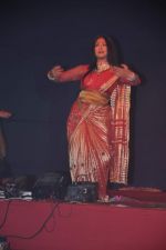 Rituparna Sengupta at DN Nagar durga pooja in Andheri, Mumbai on 20th Oct 2012 (73).JPG