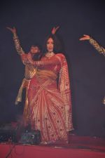 Rituparna Sengupta at DN Nagar durga pooja in Andheri, Mumbai on 20th Oct 2012 (76).JPG