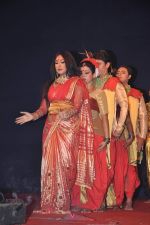 Rituparna Sengupta at DN Nagar durga pooja in Andheri, Mumbai on 20th Oct 2012 (78).JPG