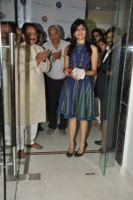 Vanya Mishra( Miss India World) inaugurates Entice showroom in Borivali, Mumbai on 20th Oct 2012 (32).JPG