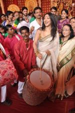 Rituparna Sengupta at dn nagar durga pooja in Mumbai on 21st Oct 2012 (84).JPG