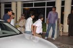 Shahrukh Khan came to Bid farewell to Yash Chopra in Lilavati Hospital on 21st Oct 2012 (41).JPG