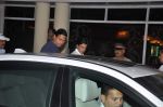 Shahrukh Khan came to Bid farewell to Yash Chopra in Lilavati Hospital on 21st Oct 2012 (42).JPG