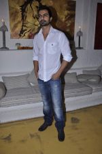 Ashmit Patel at the launch of Rouble Nagi_s exhibition in Olive, Mumbai on 23rd Oct 2012 (32).JPG