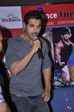 John Abraham launches Yash Birla fitness DVD in Reliance Timeout, Bandra, Mumbai on 23rd Oct 2012 (5).JPG