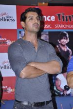 John Abraham launches Yash Birla fitness DVD in Reliance Timeout, Bandra, Mumbai on 23rd Oct 2012 (16).JPG