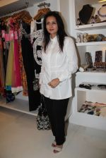 POONAM DHILLON at the Launch of Azeem Khan_s festive accessory collection in Mumbai on 23rd Oct 2012.JPG