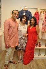 Gaurav & Preeti Mahajan with Kanika Vohra (Business head Elle Fashionwear) at Elle clothing launch in Bnadra, Mumbai on 25th Oct 2012.JPG