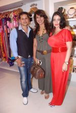 Pooja Bedi at Azeem Khan accessories launch in Mumbai on 24th Oct 2012 (98).JPG