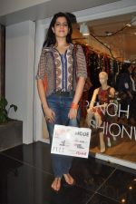 at Elle clothing launch in Bnadra, Mumbai on 25th Oct 2012 (5).JPG