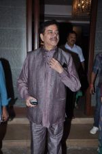 Shatrughan Sinha at Pahlaj Nahlani_s sons wedding reception in Mumbai on 26th Oct 2012 (70).JPG