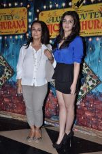 Alia Bhatt, Soni Razdan at Luv Shuv Tey Chicken Khurana Premiere in PVR on 29th Oct 2012 (74).JPG