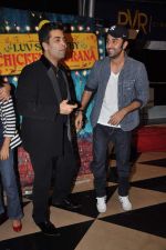 Karan Johar, Ranbir Kapoor at Luv Shuv Tey Chicken Khurana Premiere in PVR on 29th Oct 2012 (134).JPG