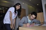 Varun Dhawan with Student Of The Year team meets Book My Show contest winners in Dharma Office on 29th Oct 2012 (10).JPG