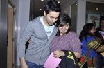 Varun Dhawan with Student Of The Year team meets Book My Show contest winners in Dharma Office on 29th Oct 2012 (20).JPG