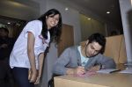 Varun Dhawan with Student Of The Year team meets Book My Show contest winners in Dharma Office on 29th Oct 2012 (23).JPG