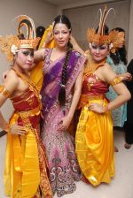 Aditi Govitrikar with the balinese dancers from Vedic Spa Mantra at SHAM-E-AWADH Celebrate this festive season in Awadhi Style in Vedic Spa Mantra on 26th Oct 2012 (1).JPG
