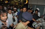 Aamir Khan arrives from Haj Yatra with mother in Airport, Mumbai on 1st Nov 2012 (11).JPG