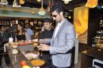Kunal Kapoor cooks for fans at Book my show contest winners greet n meet event on 2nd Nov 2012 (19).JPG