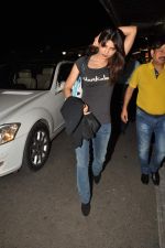 Priyanka Chopra snapped at International airport on 31st Oct 2012 (7).JPG