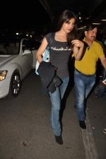 Priyanka Chopra snapped at International airport on 31st Oct 2012 (9).JPG
