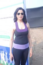 Aditi Govitrikar at Max Bupa marathon in MMRDA on 4th Nov 2012 (61).JPG
