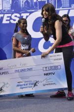 Bipasha Basu at NDTV Marks for Sports fitness event in Carter Road, Mumbai on 4th Nov 2012 (1).JPG