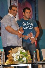 Salman Khan, Subhash Ghai at Mahatma Gandhi and Cinema book launch in St Andrews, Mumbai on 3rd Nov 2012 (35).JPG