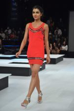Model walk the ramp for Nandita Mahtani Show at Blender_s Pride Fashion Tour Day 2 on 4th Nov 2012 (36).JPG