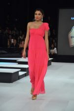 Model walk the ramp for Nandita Mahtani Show at Blender_s Pride Fashion Tour Day 2 on 4th Nov 2012 (50).JPG