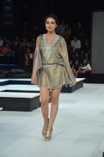 Model walk the ramp for Nandita Mahtani Show at Blender_s Pride Fashion Tour Day 2 on 4th Nov 2012 (62).JPG