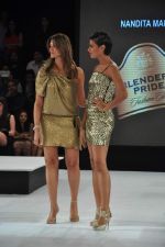 Model walk the ramp for Nandita Mahtani Show at Blender_s Pride Fashion Tour Day 2 on 4th Nov 2012 (79).JPG
