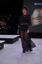 Model walk the ramp for Neeta Lulla Show at Blender_s Pride Fashion Tour Day 2 on 4th Nov 2012 (53).JPG