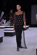 Model walk the ramp for Neeta Lulla Show at Blender_s Pride Fashion Tour Day 2 on 4th Nov 2012 (7).JPG