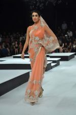 Model walk the ramp for Shantanu & Nikhil Show at Blender_s Pride Fashion Tour Day 2 on 4th Nov 2012 (25).JPG