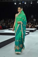Model walk the ramp for Shantanu & Nikhil Show at Blender_s Pride Fashion Tour Day 2 on 4th Nov 2012 (50).JPG