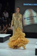Model walk the ramp for Shantanu & Nikhil Show at Blender_s Pride Fashion Tour Day 2 on 4th Nov 2012 (9).JPG