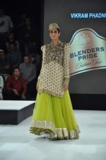Model walk the ramp for Vikram Phadnis Show at Blender_s Pride Fashion Tour Day 2 on 4th Nov 2012 (18).JPG