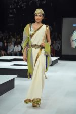 Model walk the ramp for Vikram Phadnis Show at Blender_s Pride Fashion Tour Day 2 on 4th Nov 2012 (45).JPG