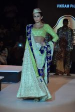 Pia Trivedi walk the ramp for Vikram Phadnis Show at Blender_s Pride Fashion Tour Day 2 on 4th Nov 2012 (20).JPG