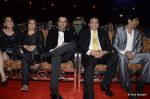Rohit Roy, Manasi Joshi Roy at ITA Awards red carpet in Mumbai on 4th Nov 2012 (21).JPG