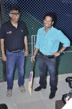 Sachin Tendulkar at SMAASH entertainment centre launch in Phoenix Mill, Mumbai on 5th Nov 2012 (90).JPG