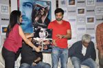 Emraan Hashmi, Mahesh Bhat, Vikram Bhat at Raaz 3 DVD launch in Andheri, Mumbai on 6th Nov 2012 (22).JPG