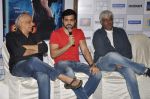Emraan Hashmi, Mahesh Bhat, Vikram Bhat at Raaz 3 DVD launch in Andheri, Mumbai on 6th Nov 2012 (24).JPG