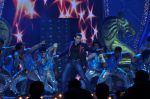 Salman Khan performs at People_s Choice Awards in Filmcity, Mumbai on 28th Oct 2012 (1).JPG